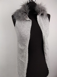 Sweter kamizelka Primark na wiek 7-8 lat 