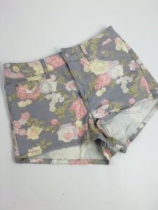 Spodenki krótkie w kwiaty H&M rozmiar 34