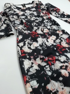 Sukienka w kwiaty Bershka rozmiar 36