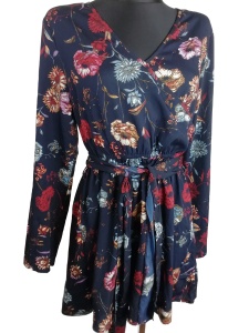 Sukienka letnia w kwiaty Boohoo rozmiar 40